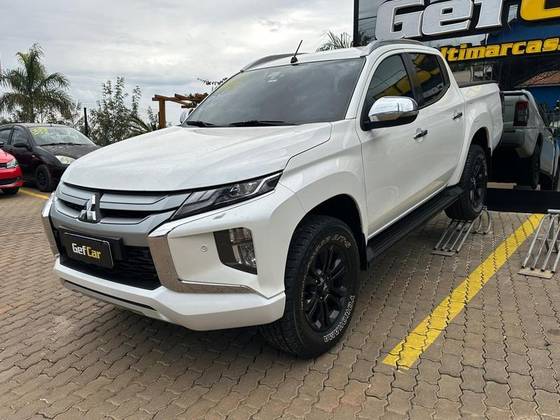 MITSUBISHI L200 TRITON 2.4 16V TURBO DIESEL SPORT HPE-S CD 4P 4X4 AUTOMÁTICO
